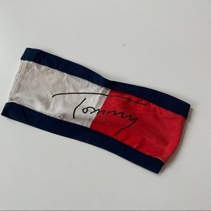 Tommy Hilfiger Y2k crop top Aliyah look